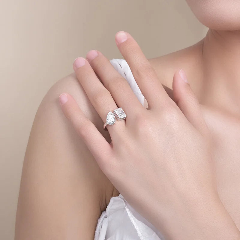 רימא | טבעת מוסונייט פתוחה בצורת אגס ואמרלד