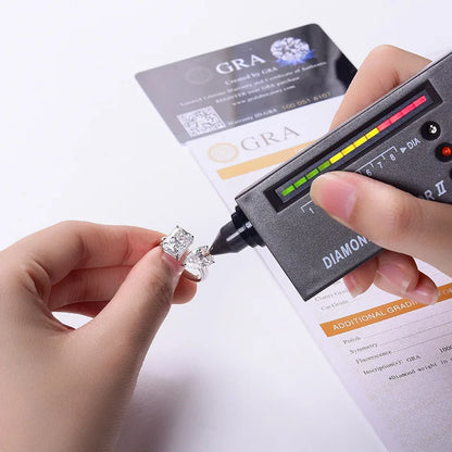 רימא | טבעת מוסונייט פתוחה בצורת אגס ואמרלד