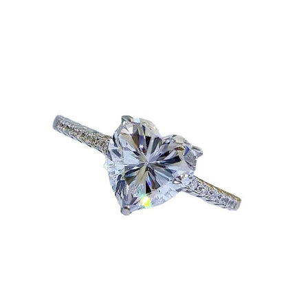 נור | טבעת מוסונייט לב אלגנטית