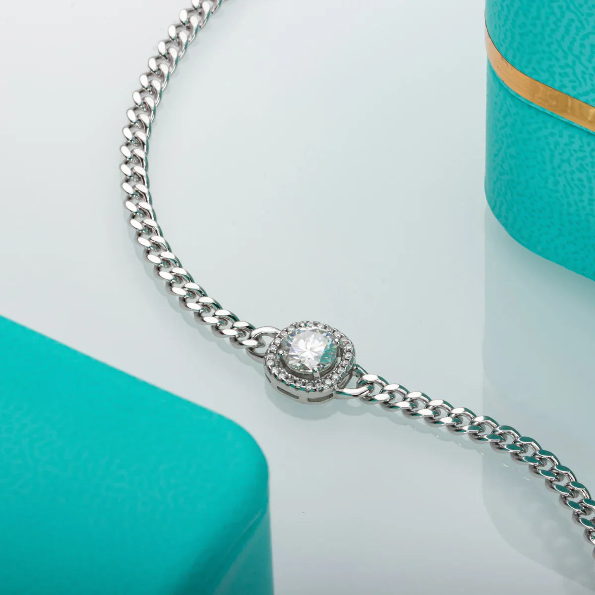 עדינה | צמיד קובני מוסונייט יוקרתי