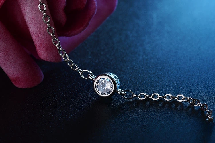 הילה | צמיד מואסנייט עדין בעיצוב קלאסי 